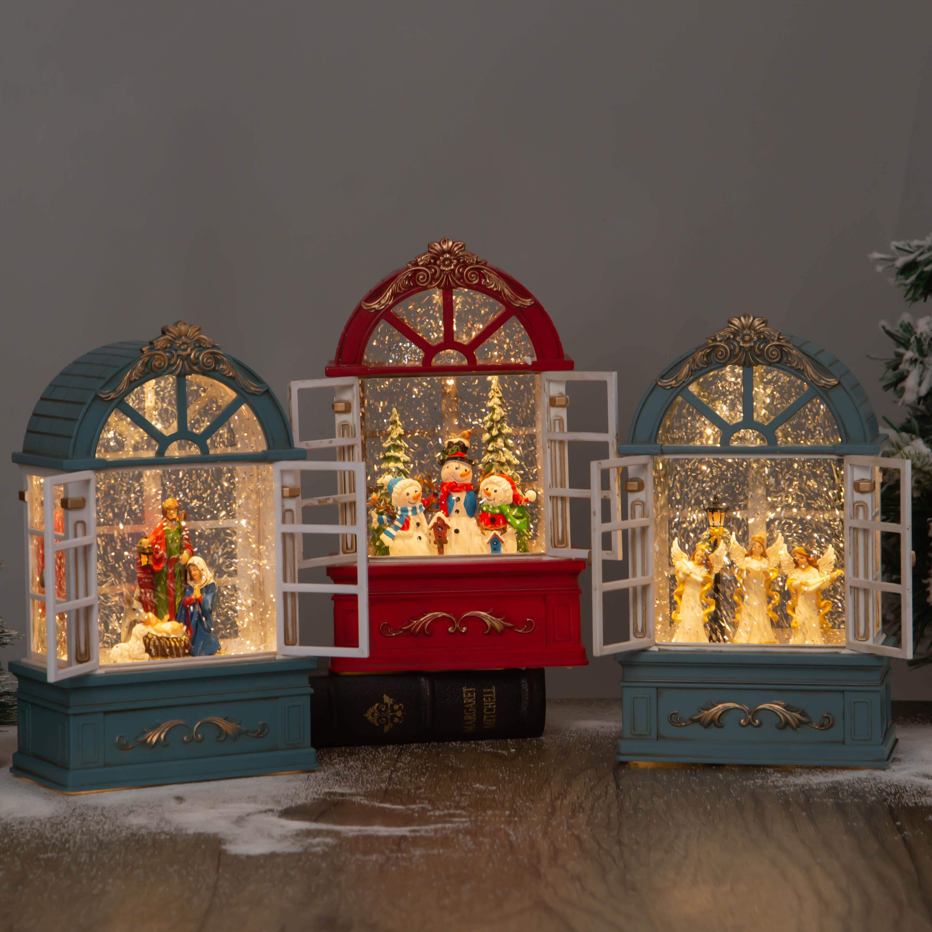 Window Globe Christmas Snow Globes by House worX