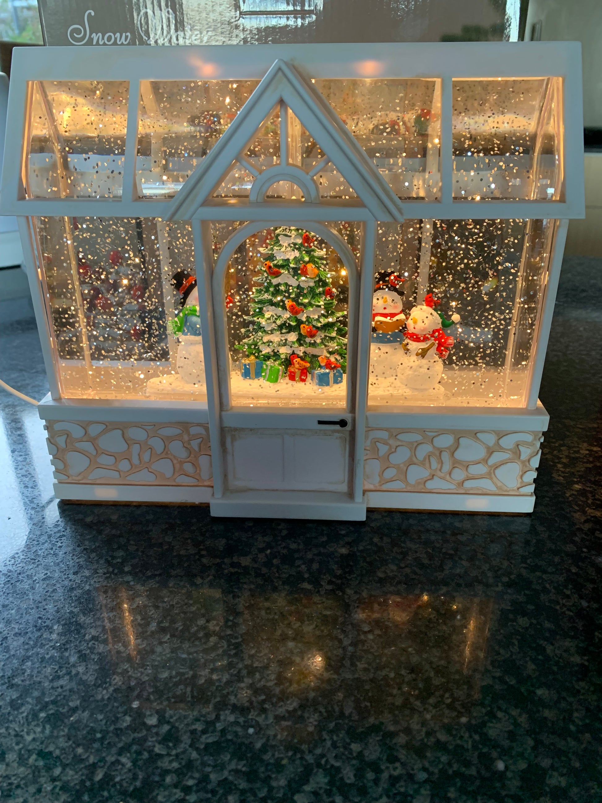 Green/glass house christmas snow globe snowman